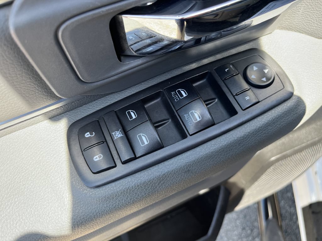 Used 2019 RAM 1500 Classic SLT AWD/4WD image 19