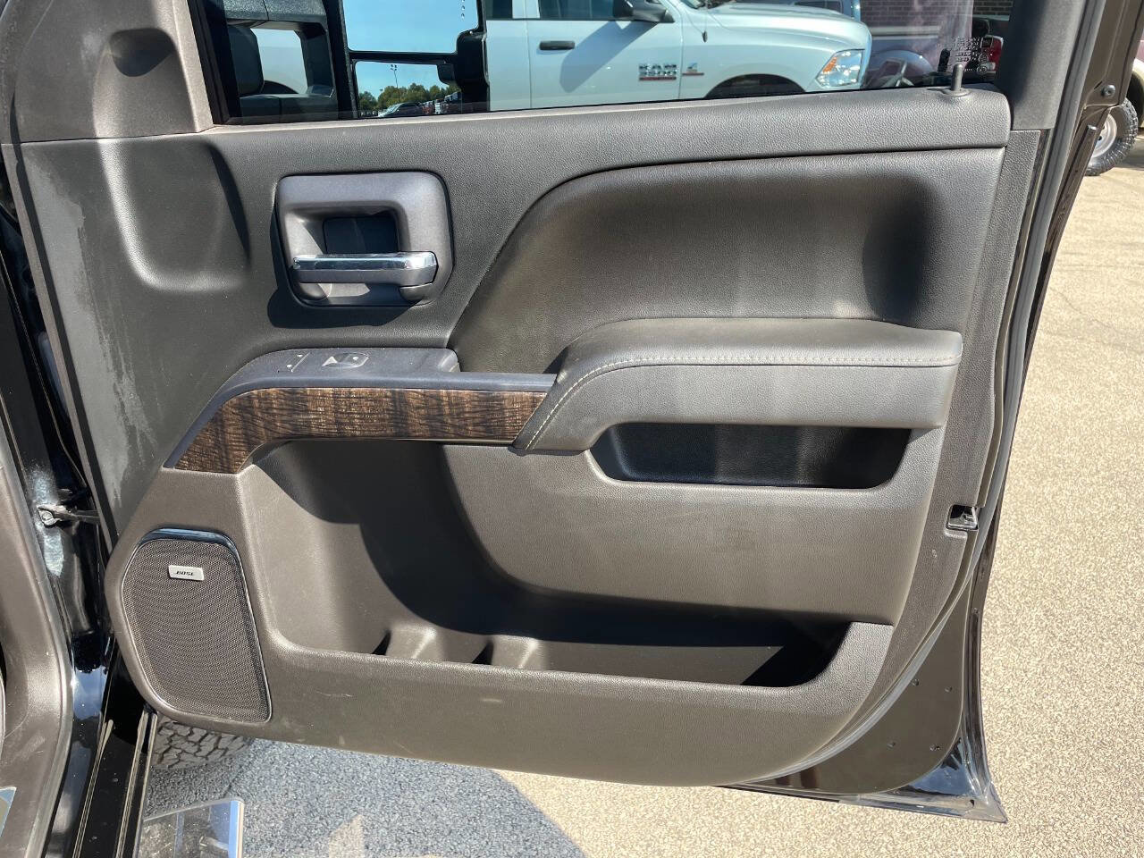 Used 2016 GMC Sierra 3500 Denali w/ Duramax Plus Package image 32