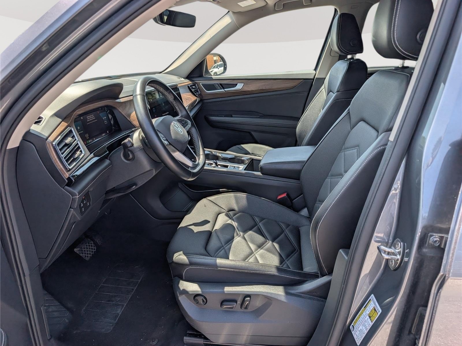 Used 2025 Volkswagen Atlas SE AWD/4WD image 18