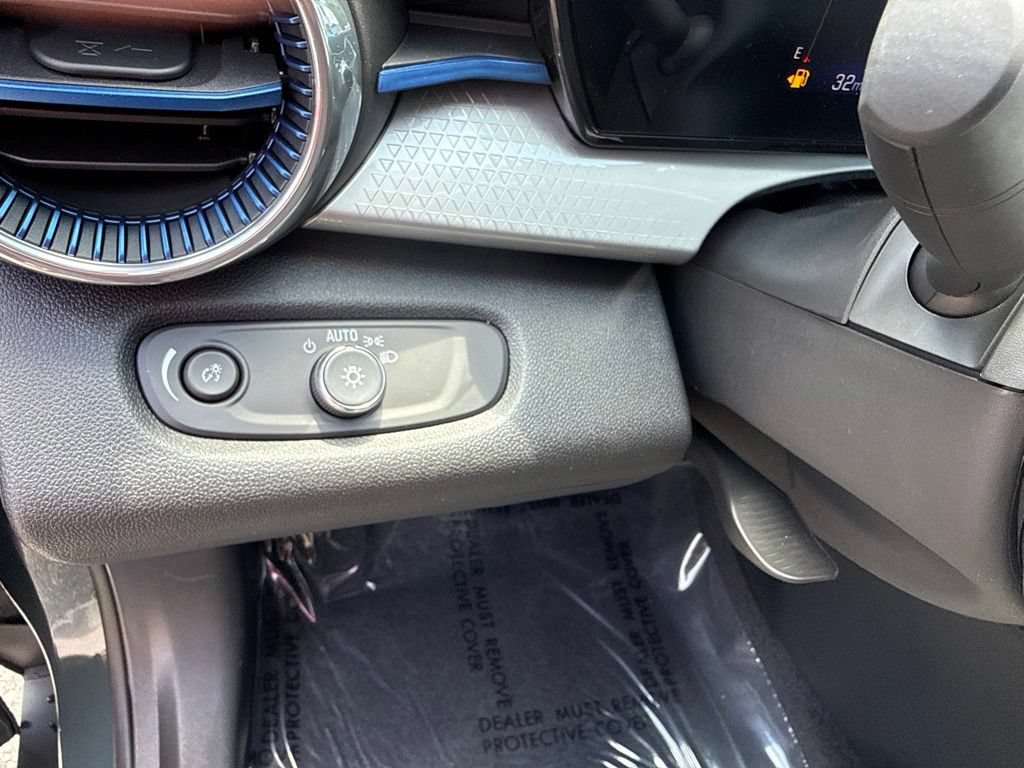 New 2026 Chevrolet Trax LT w/ LT Convenience Package FWD image 18