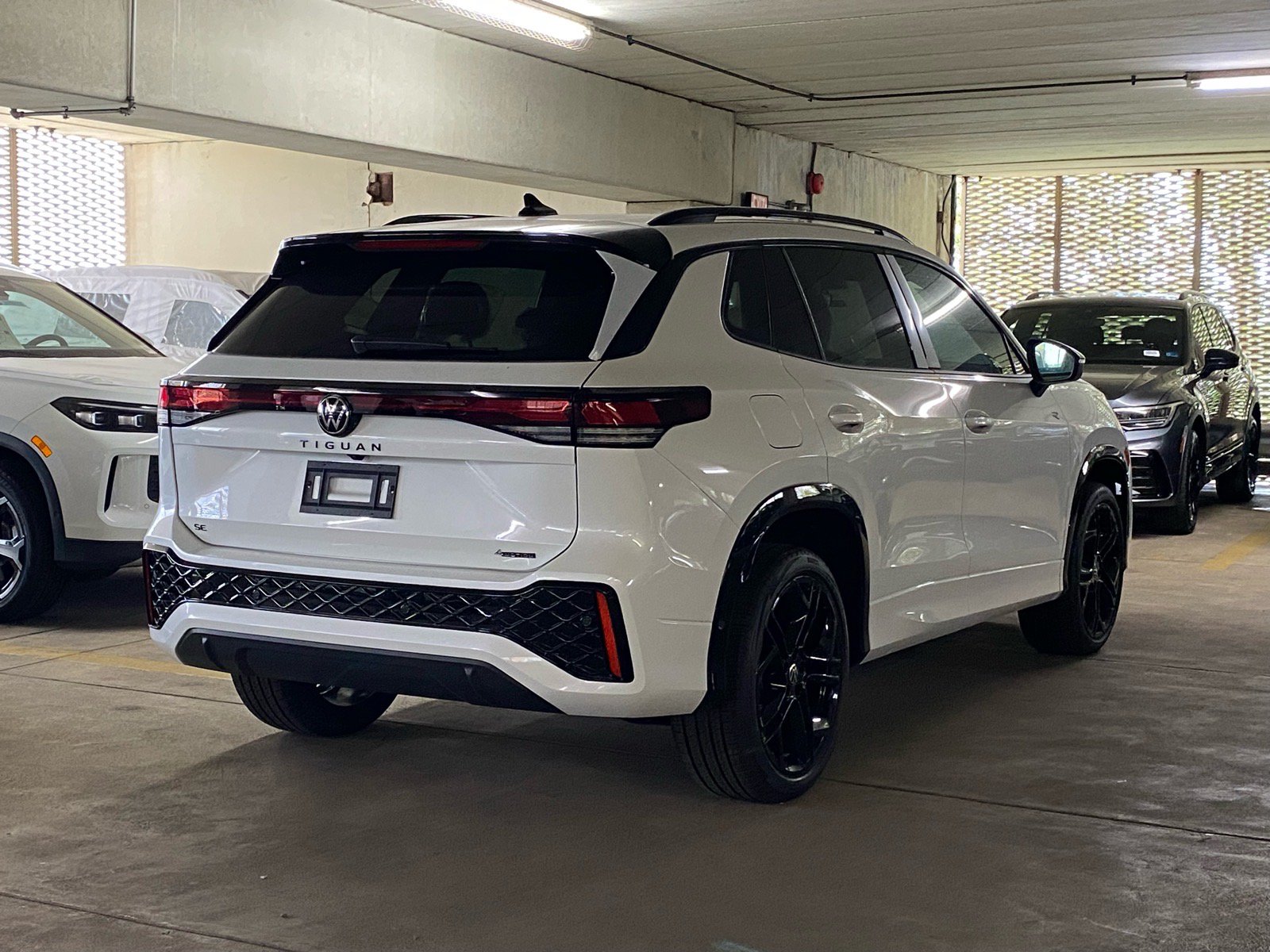 New 2026 Volkswagen Tiguan SE R-Line AWD/4WD image 3