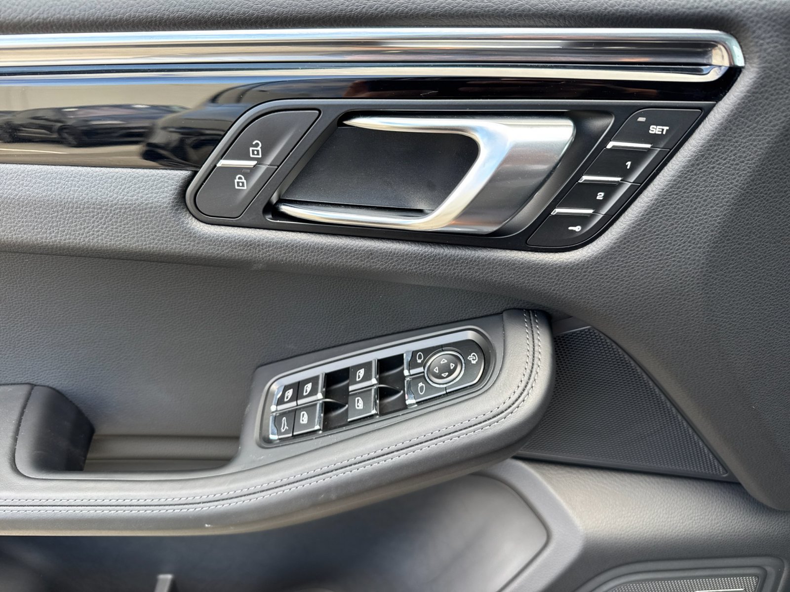 Certified 2026 Porsche Macan AWD/4WD image 12