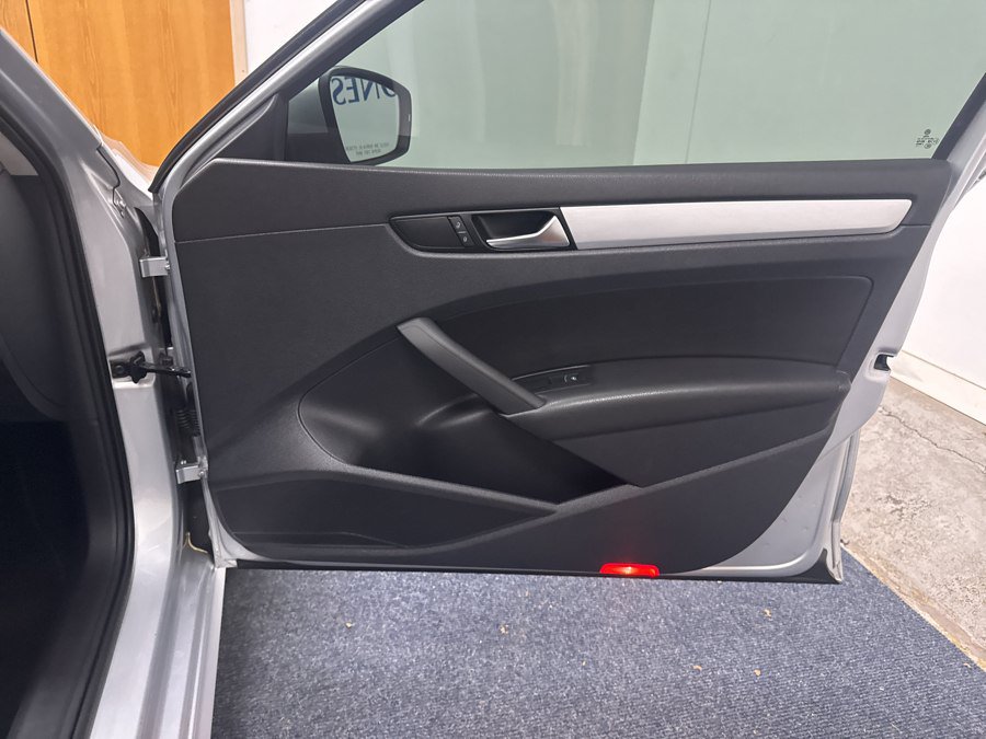 Used 2013 Volkswagen Passat 2.5 SE FWD image 17