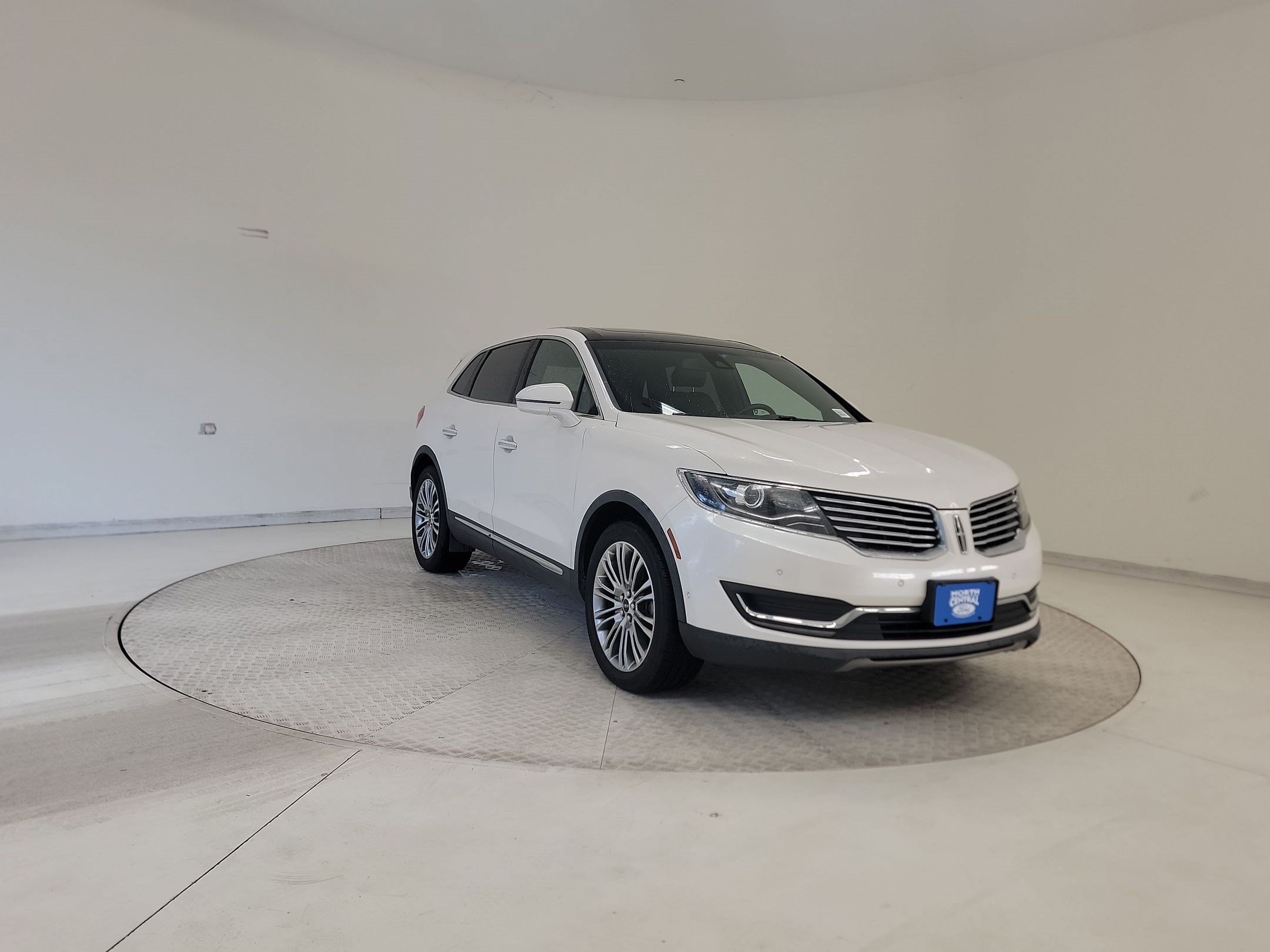 Used 2016 Lincoln MKX Reserve w/ Equipment Group 102A AWD/4WD image 5