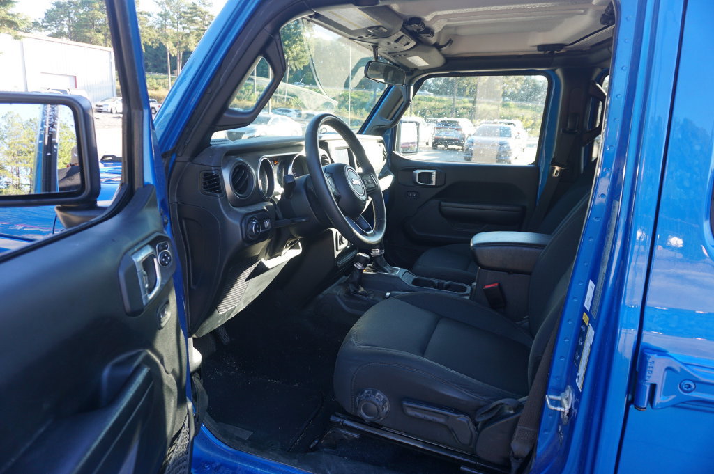 Used 2023 Jeep Gladiator Sport AWD/4WD image 2