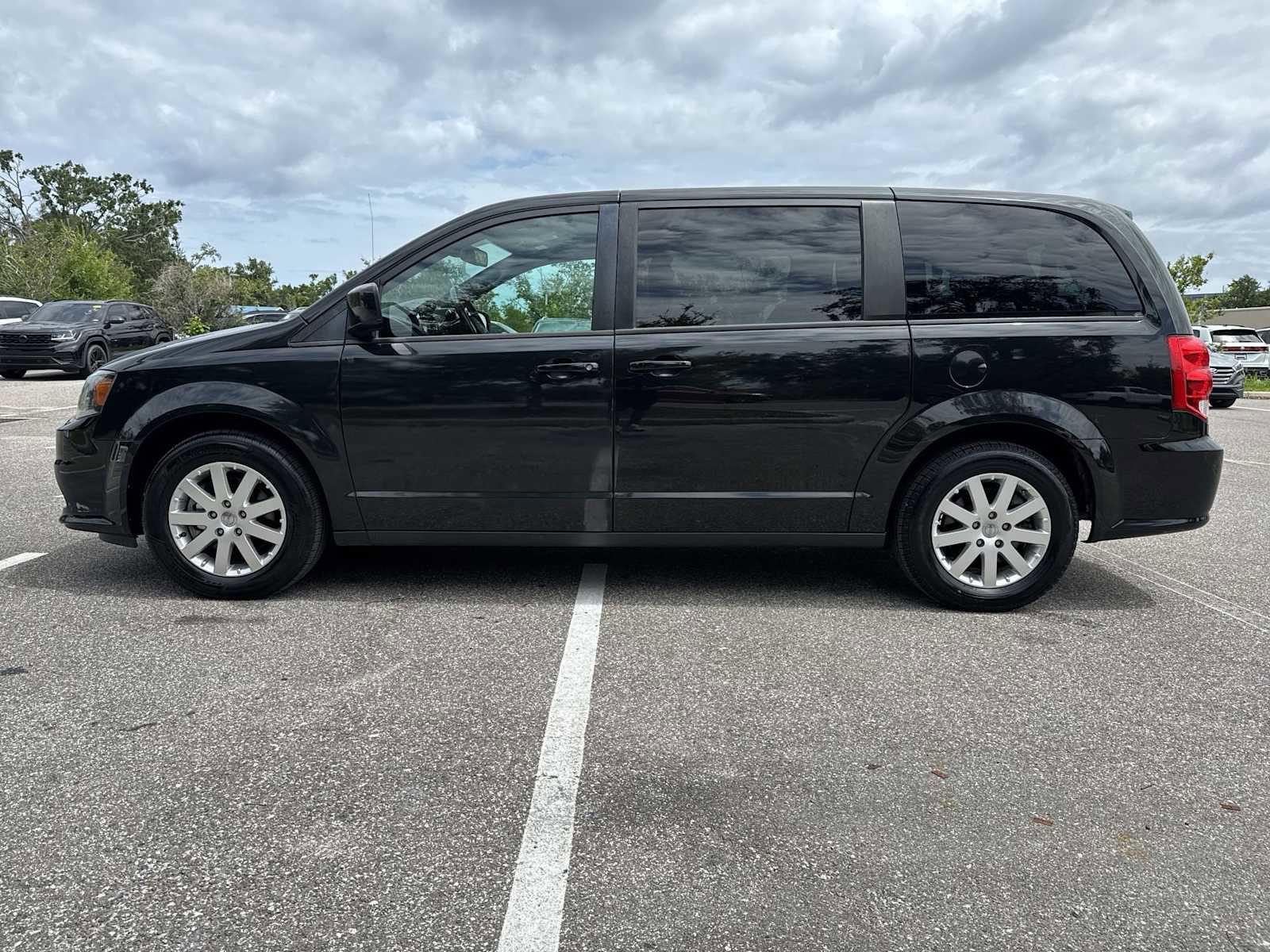 Used 2020 Dodge Grand Caravan GT FWD image 3