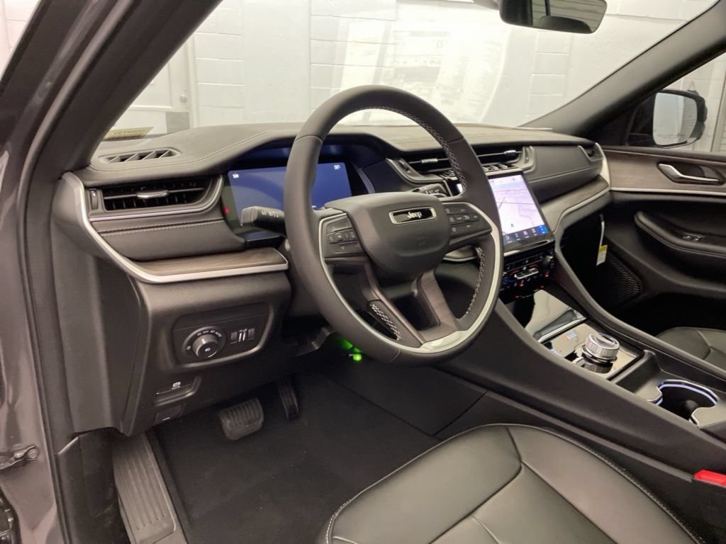 New 2025 Jeep Grand Cherokee Limited AWD/4WD image 15