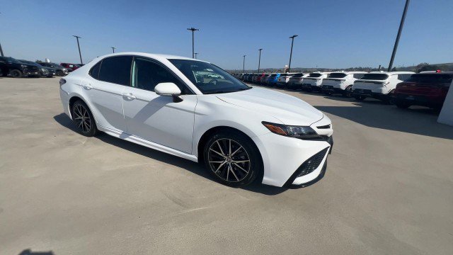 Used 2024 Toyota Camry SE FWD image 2