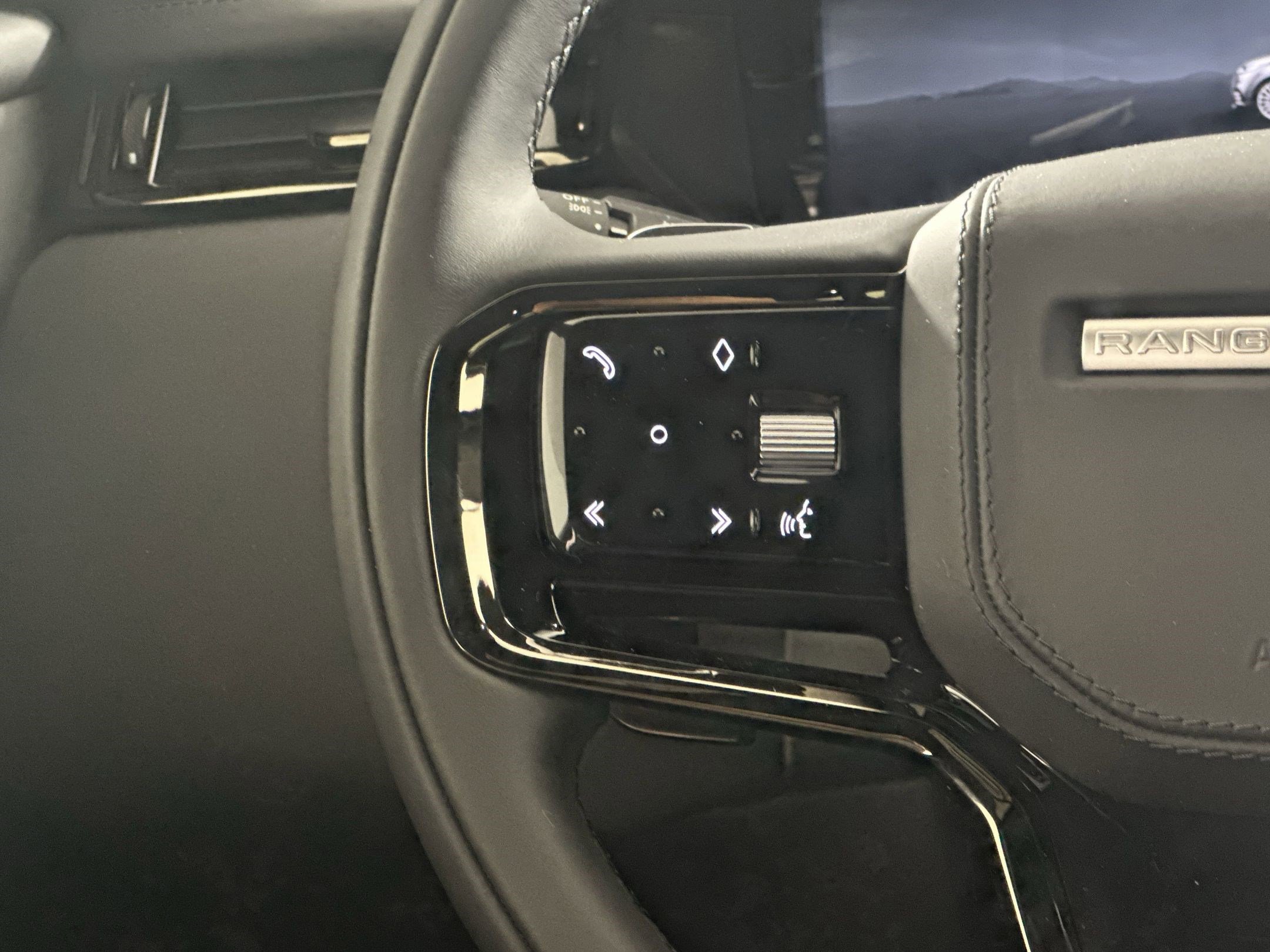 New 2026 Land Rover Range Rover Velar Dynamic SE image 14