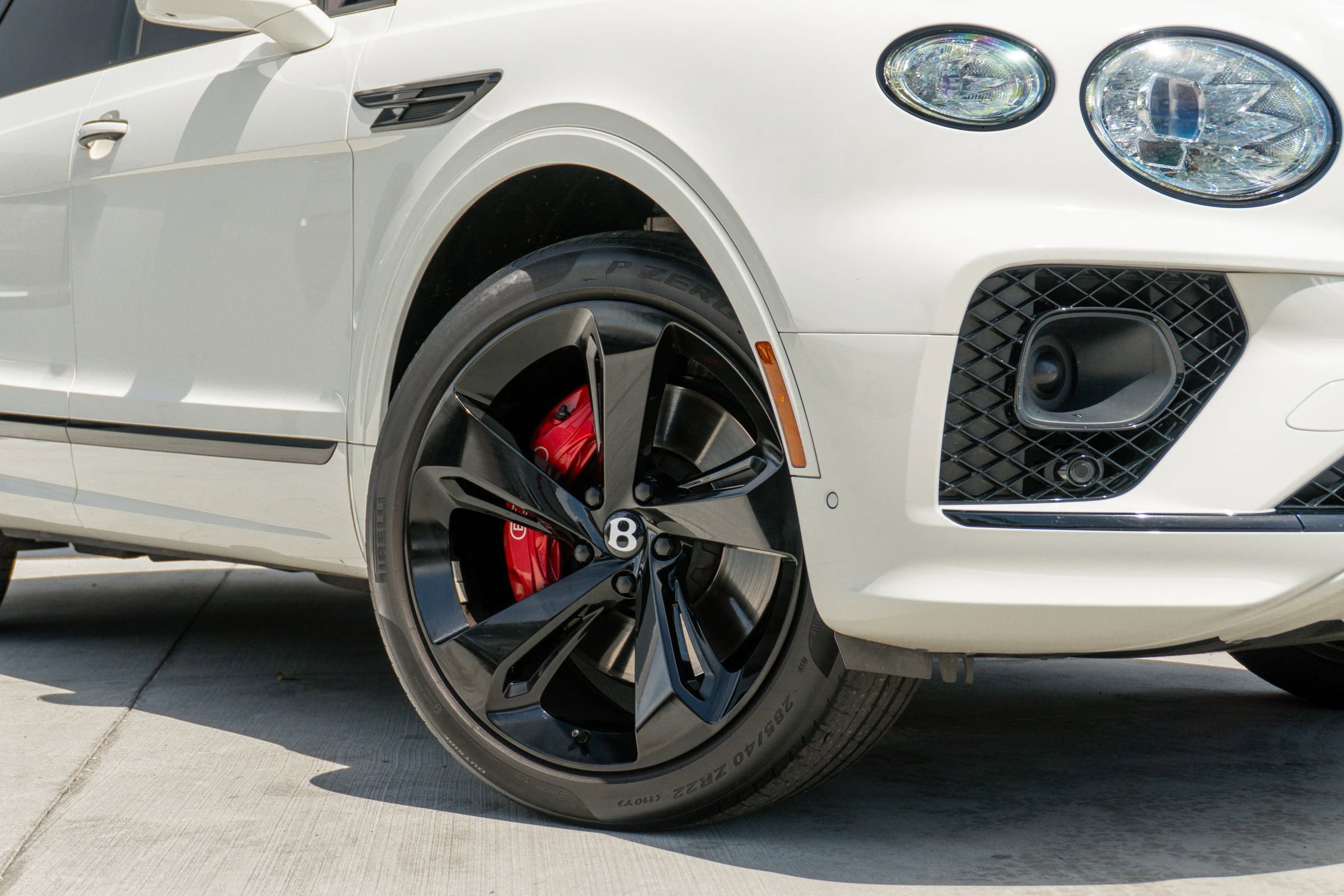 Used 2023 Bentley Bentayga image 32