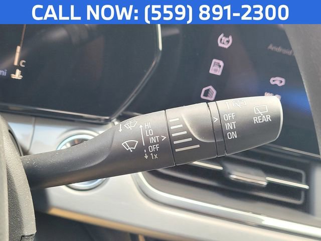 Used 2025 Chevrolet Trax LT FWD image 17