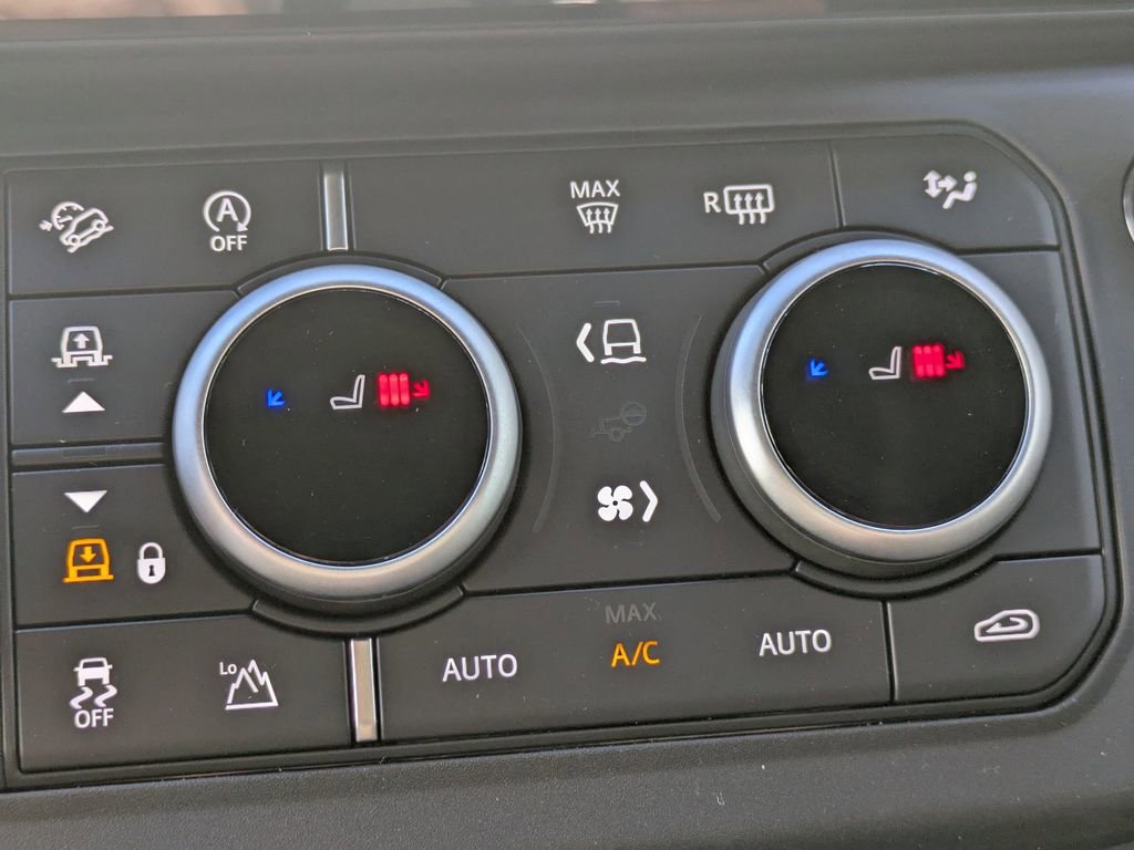 New 2026 Land Rover Defender 110 X-Dynamic SE image 27