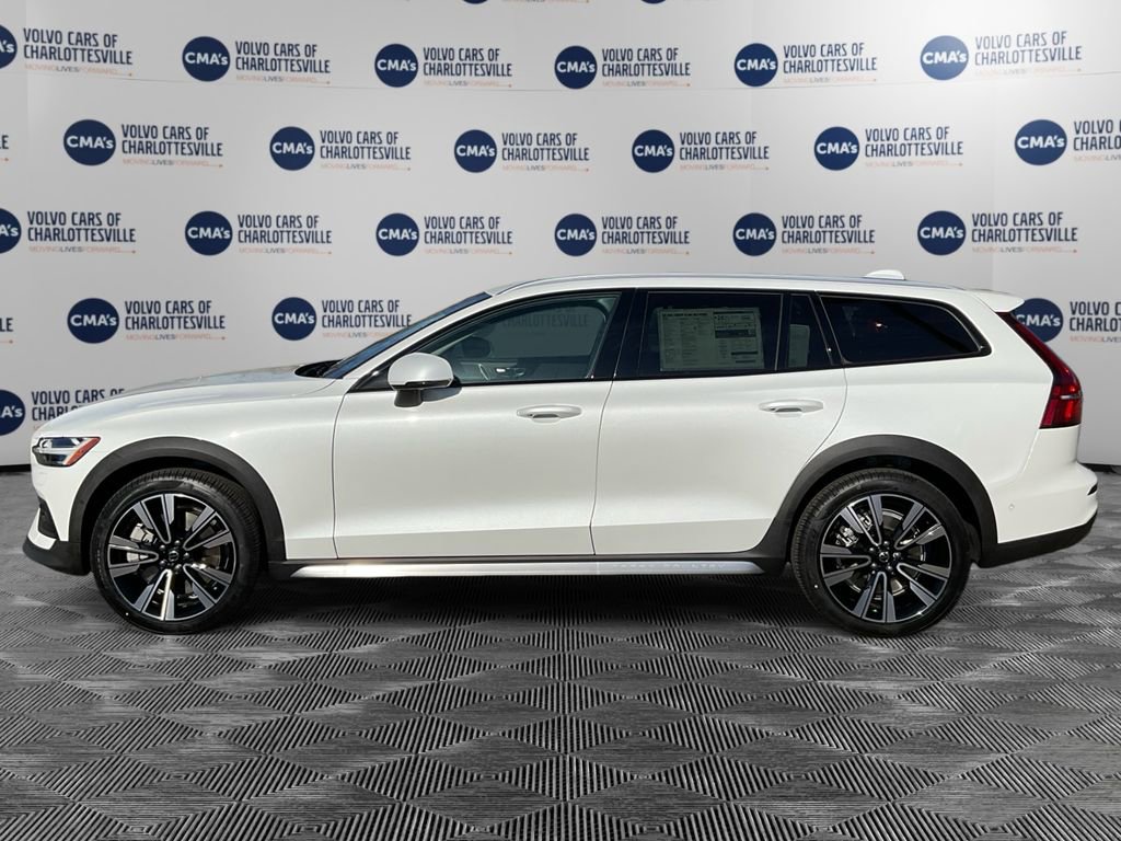 New 2026 Volvo V60 B5 Cross Country Ultra w/ Protection Package Premier image 2