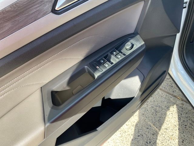 Used 2022 Volkswagen Atlas Cross Sport SE image 25