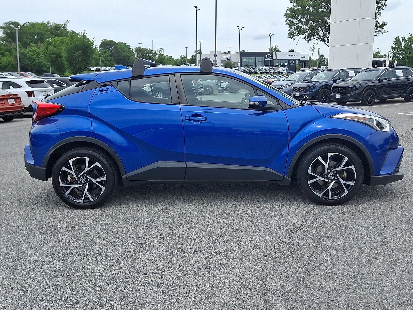 Used 2019 Toyota C-HR XLE FWD image 7