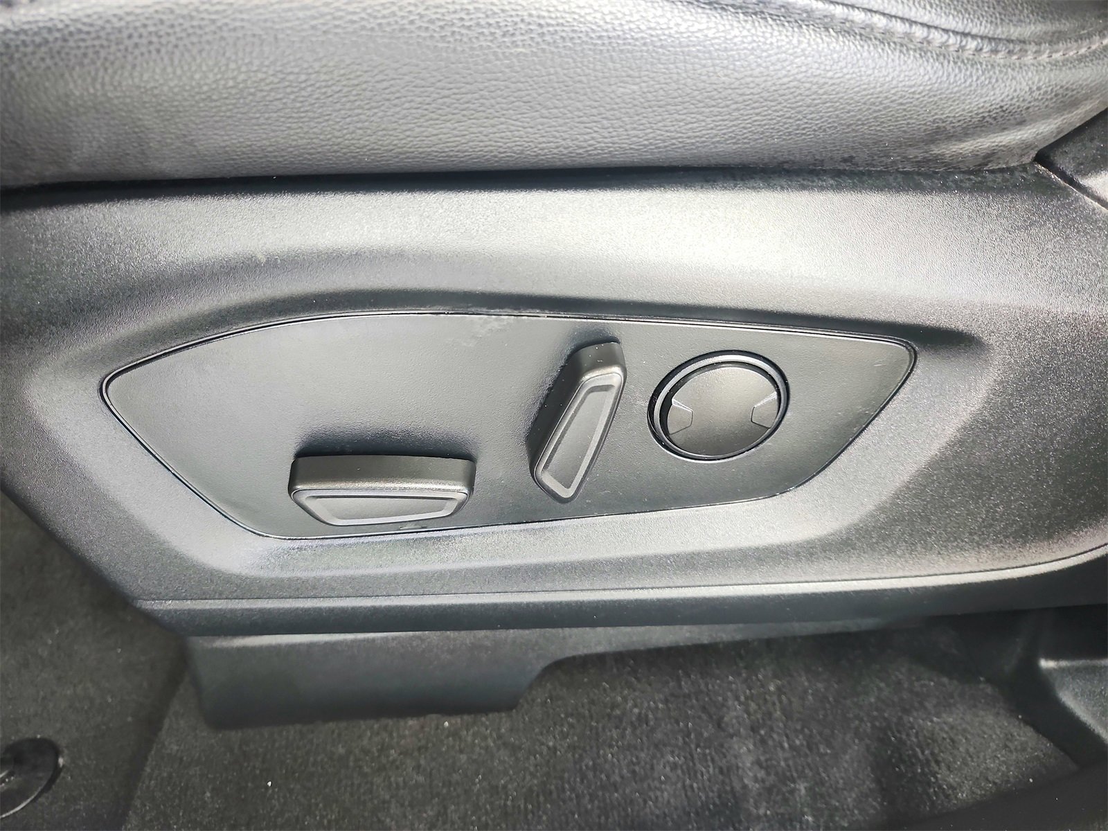 Used 2023 Ford Explorer Limited image 20