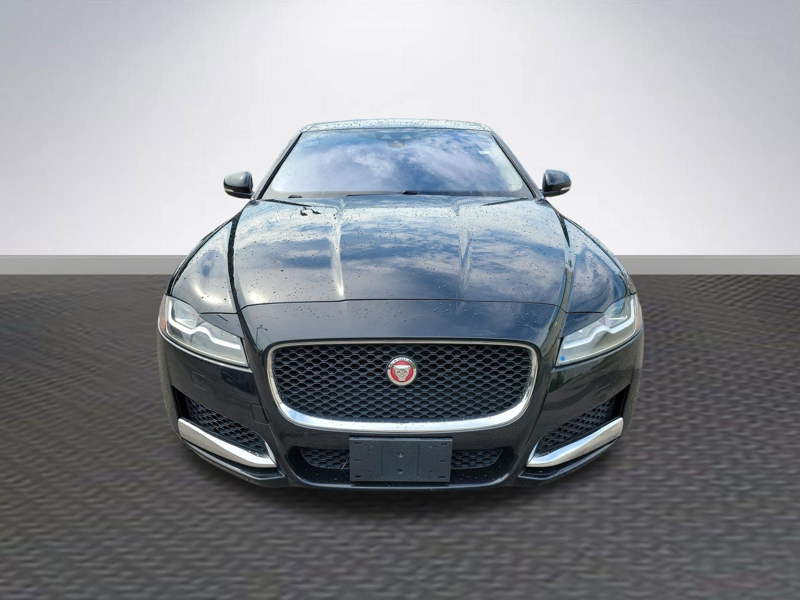 Used 2020 Jaguar XF Premium AWD/4WD image 2