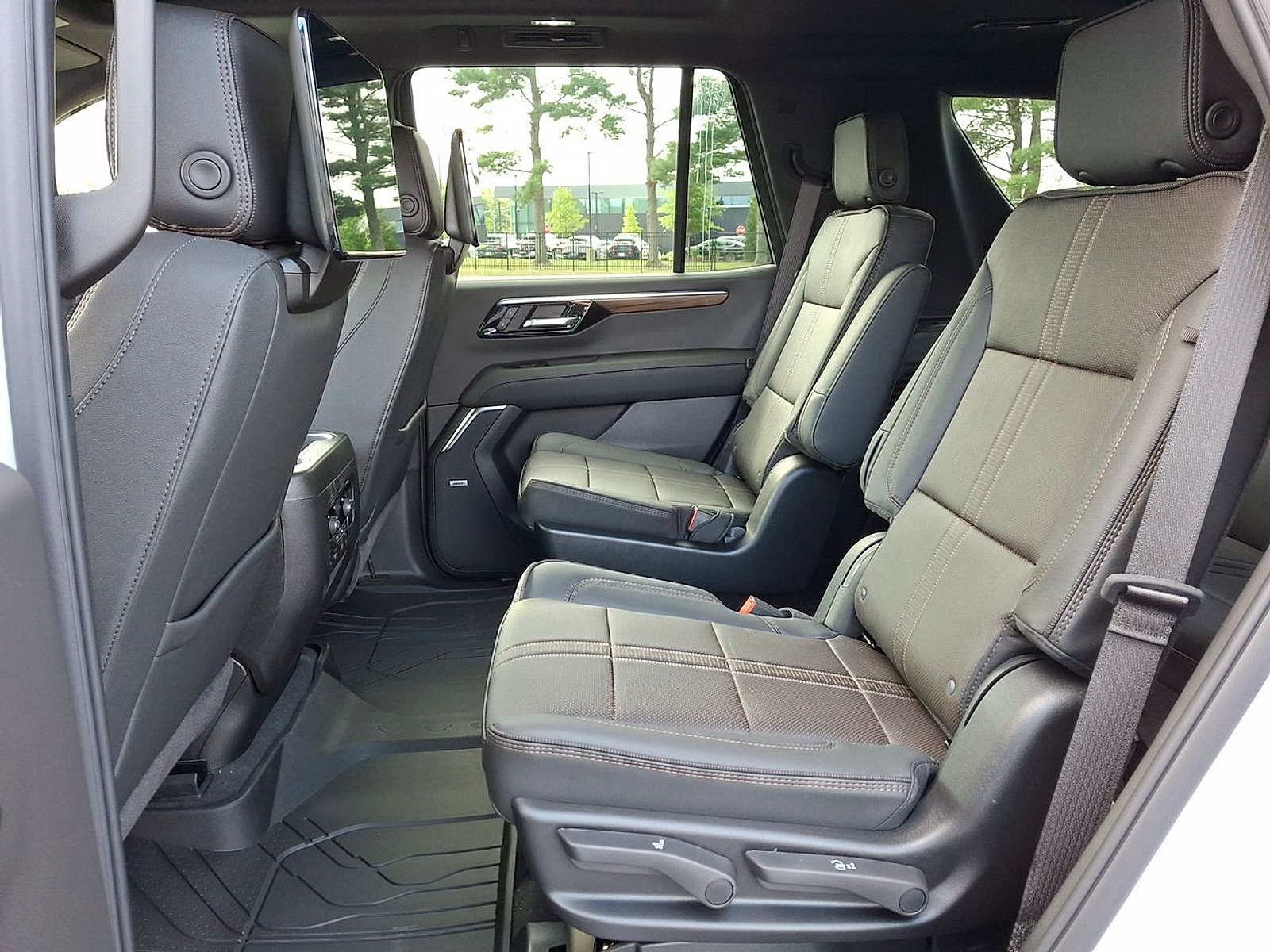 New 2026 Chevrolet Tahoe High Country AWD/4WD image 13