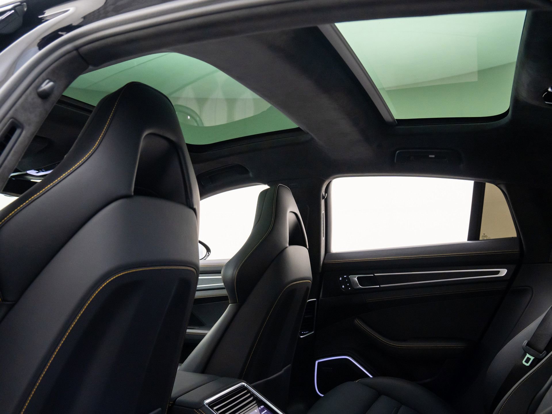 Used 2022 Porsche Panamera Turbo S image 19