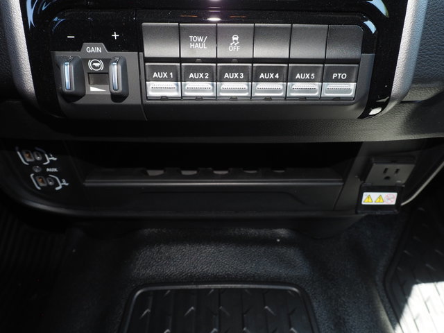 New 2026 RAM 4500 4x4 Crew Cab DRW image 24