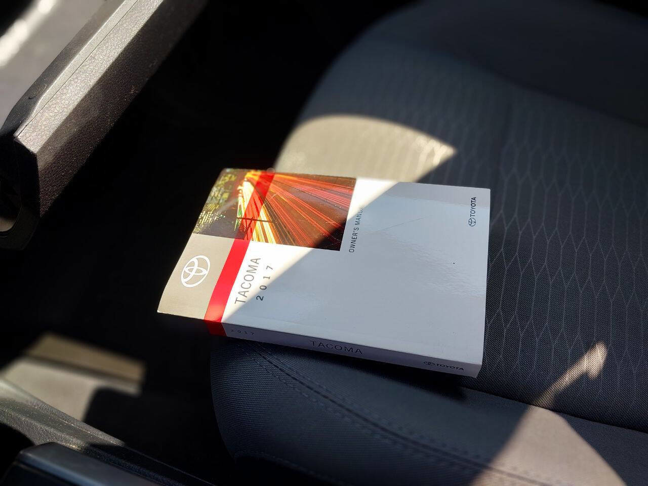Used 2017 Toyota Tacoma TRD Off-Road image 14