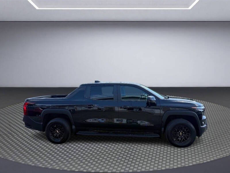 Used 2024 Chevrolet Silverado EV W/T image 11