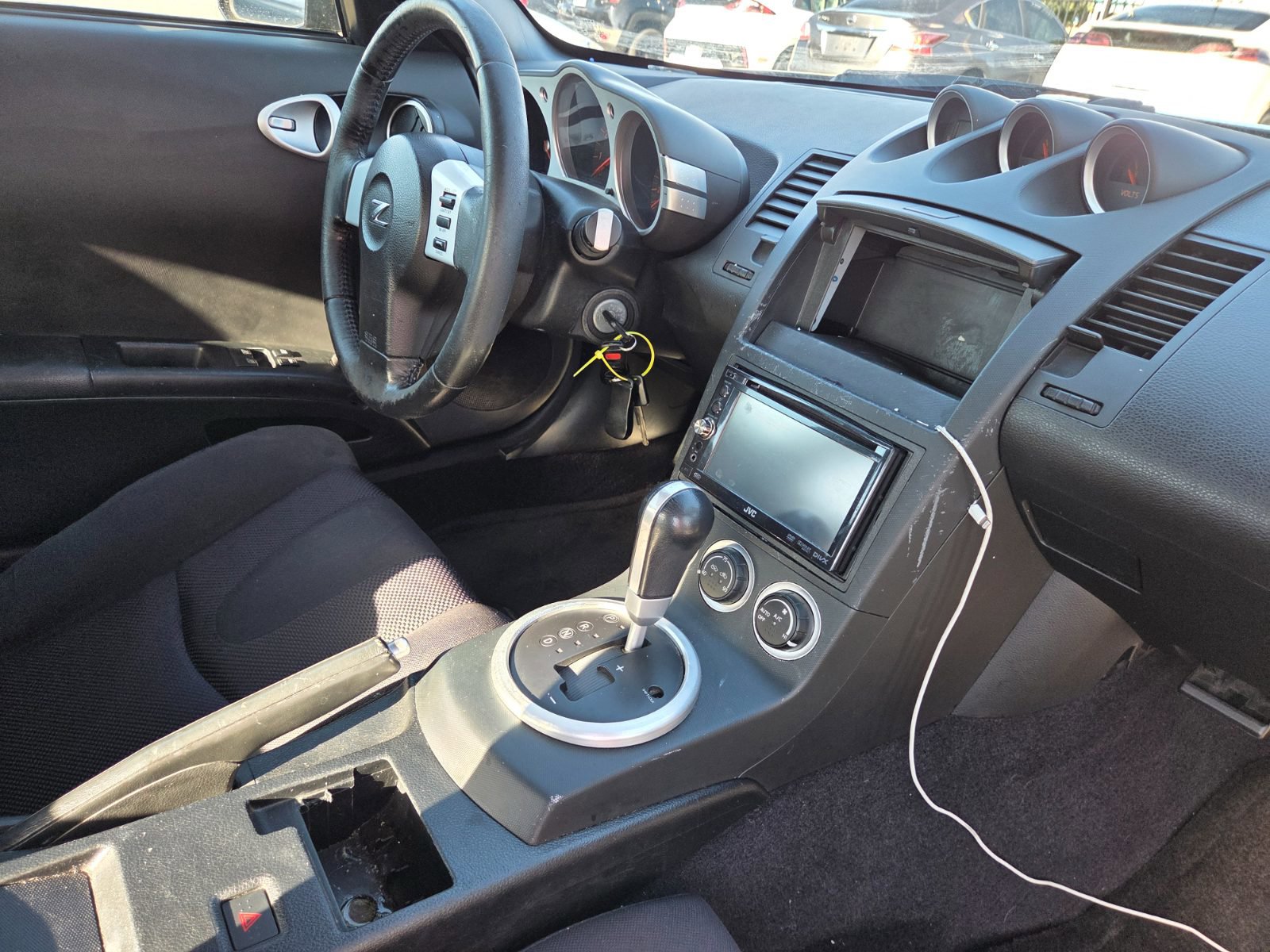 Used 2004 Nissan 350Z Enthusiast image 9