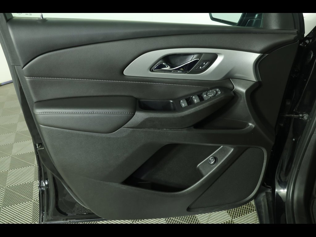Used 2022 Chevrolet Traverse LT image 21