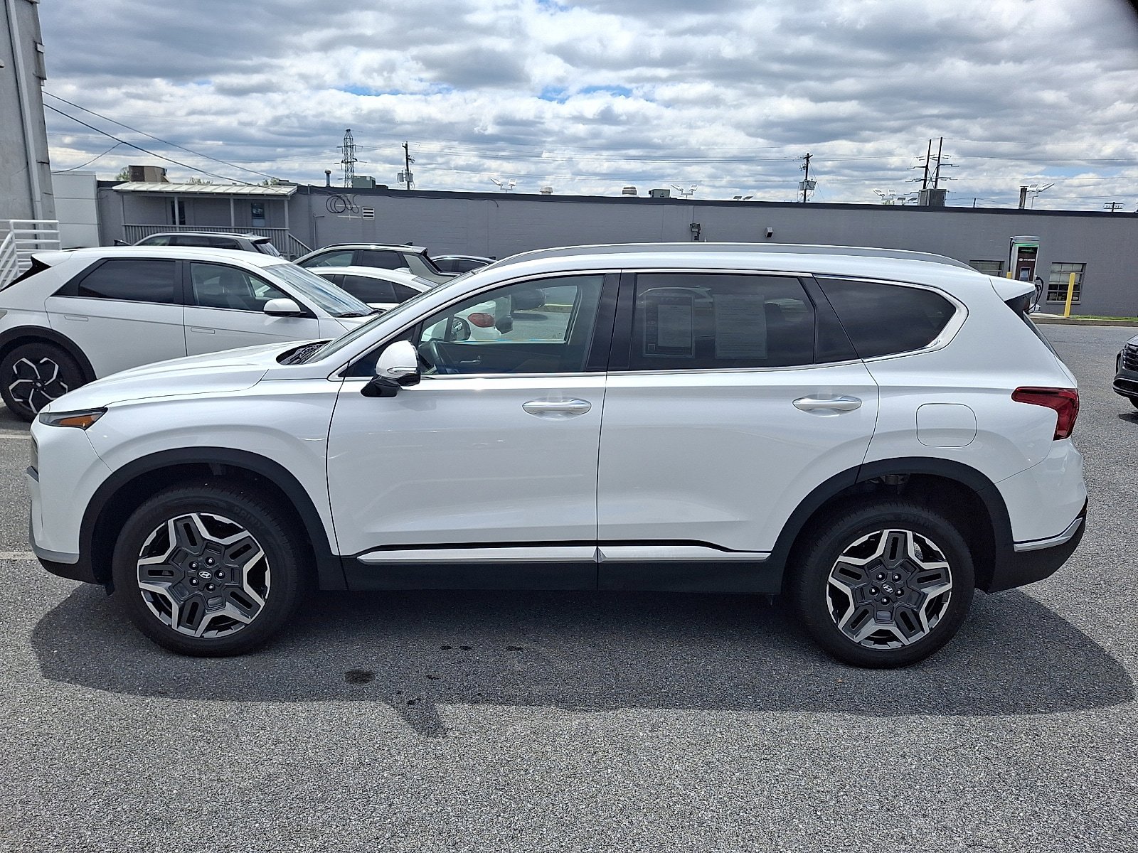 Used 2021 Hyundai Santa Fe Limited w/ Cargo Package AWD/4WD image 9