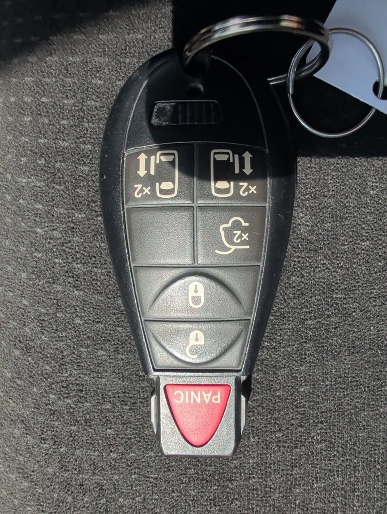 Used 2016 Dodge Grand Caravan SXT w/ Rear Park Assist Package FWD image 16