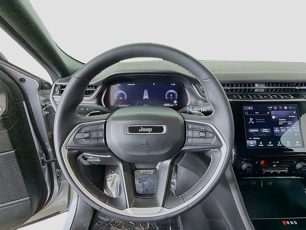 Used 2023 Jeep Grand Cherokee L Laredo image 30