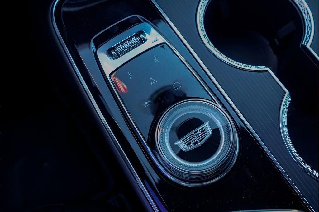 New 2026 Cadillac Lyriq Luxury w/ LPO, Floor Liner Package AWD/4WD image 14