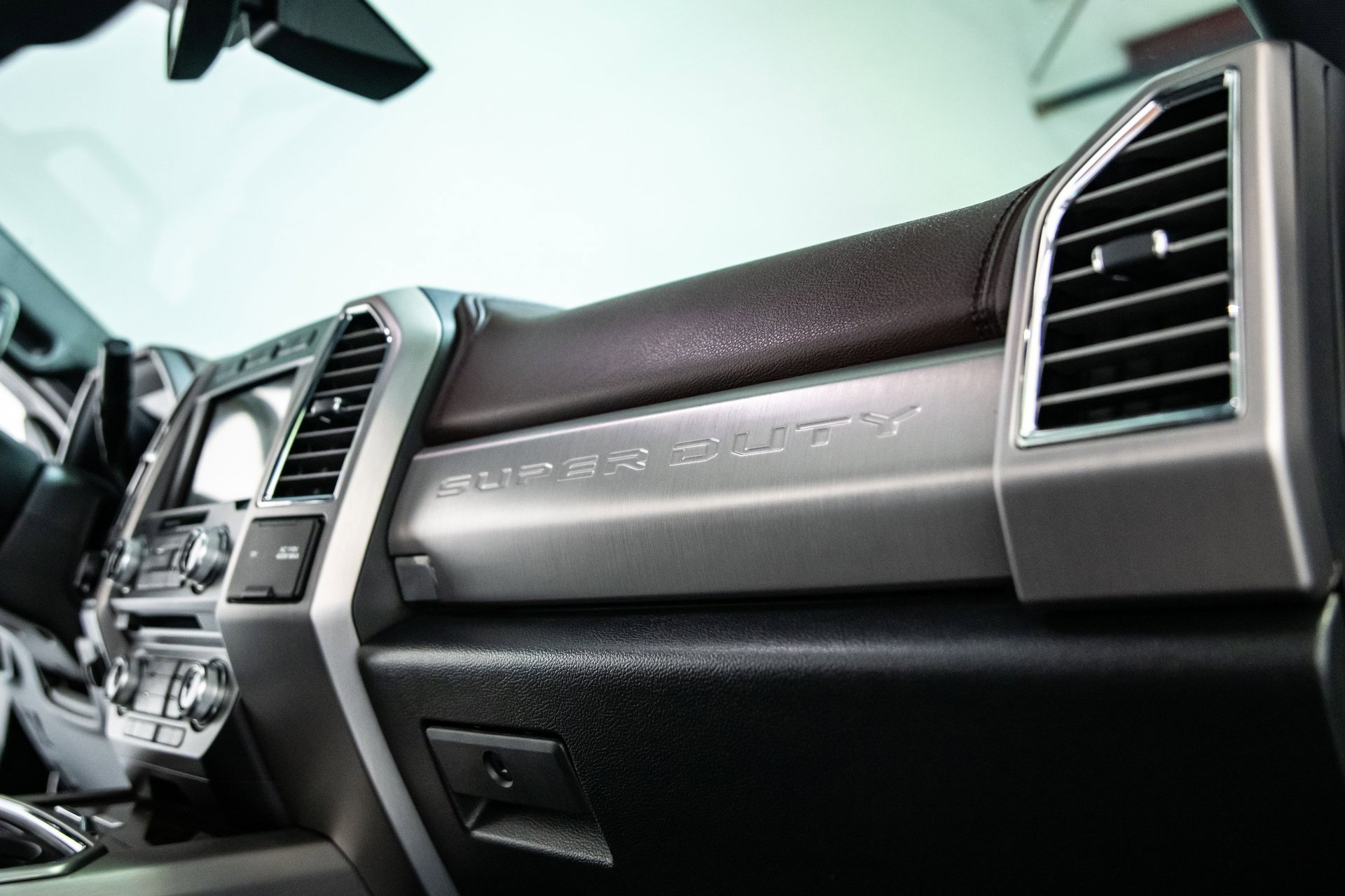 Used 2017 Ford F250 Platinum w/ Platinum Ultimate Package image 32