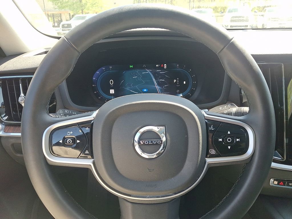 Used 2025 Volvo V60 B5 Cross Country Plus image 21