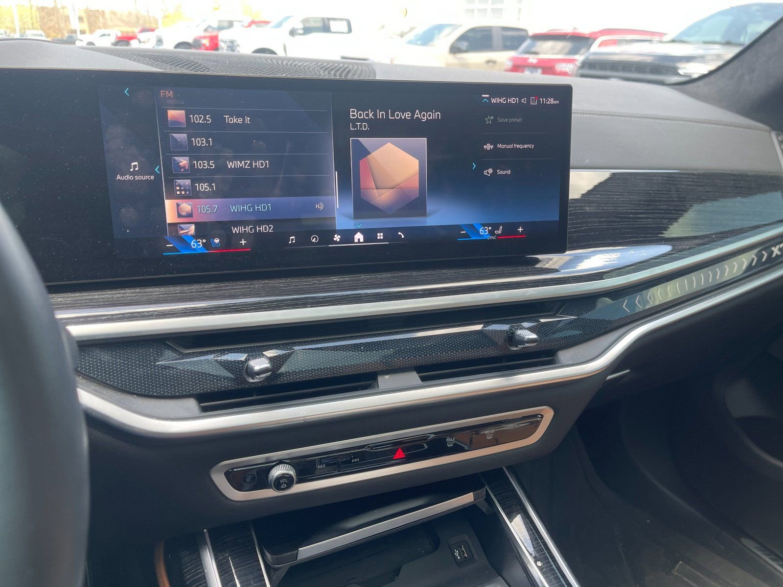 Used 2024 BMW X7 xDrive40i w/ Executive Package image 22