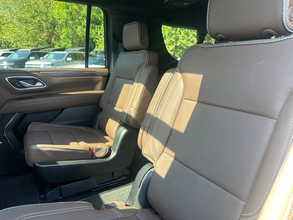 Used 2024 Chevrolet Suburban High Country w/ Advanced Technology Package AWD/4WD image 13