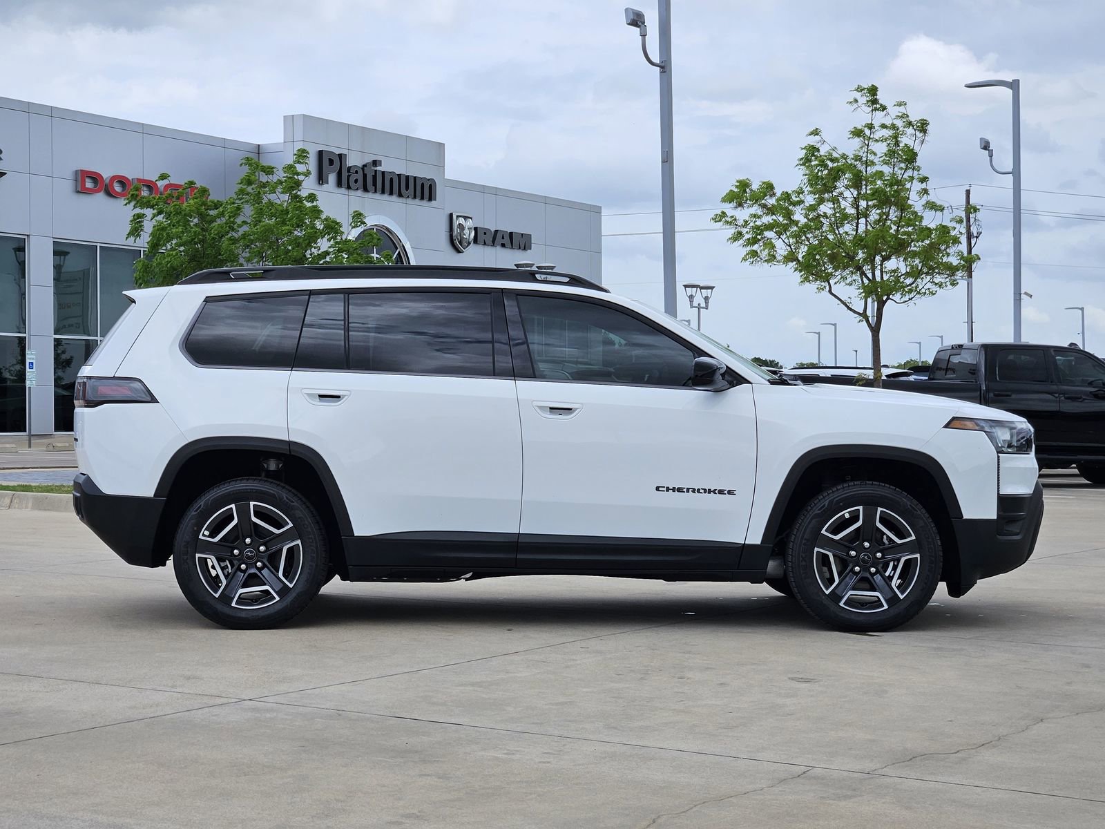 New 2026 Jeep Cherokee Laredo image 7