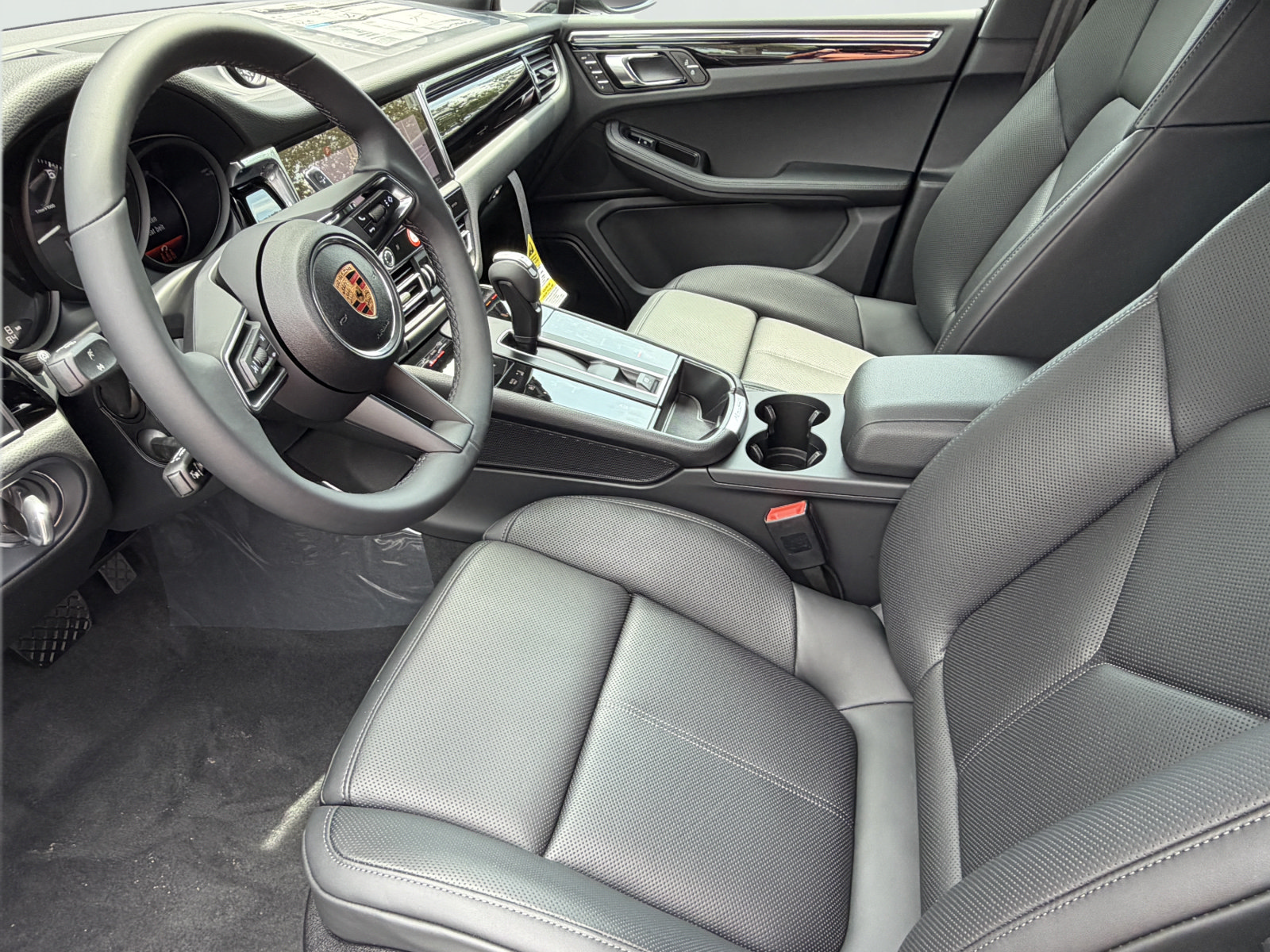 New 2026 Porsche Macan AWD/4WD image 3