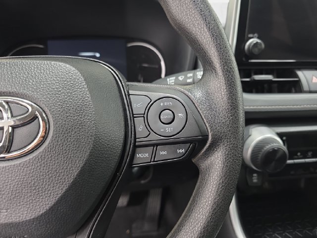 Certified 2025 Toyota RAV4 LE AWD/4WD image 15