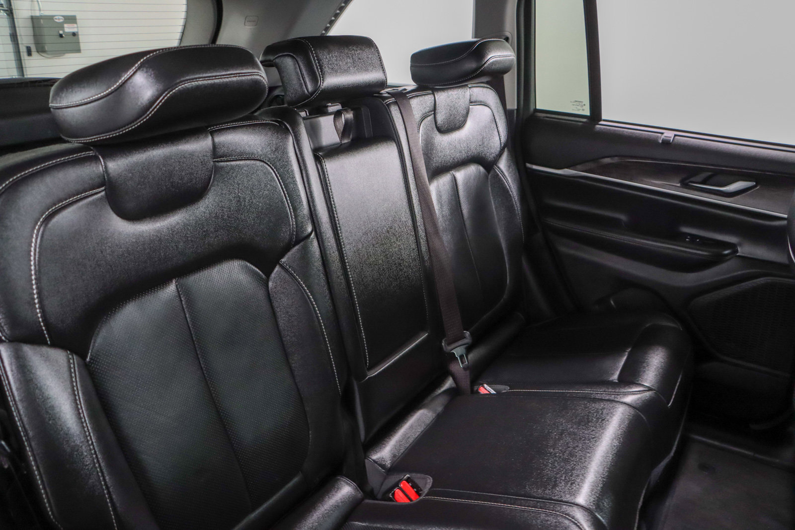 Used 2023 Jeep Grand Cherokee Limited w/ Luxury Tech Group II image 28