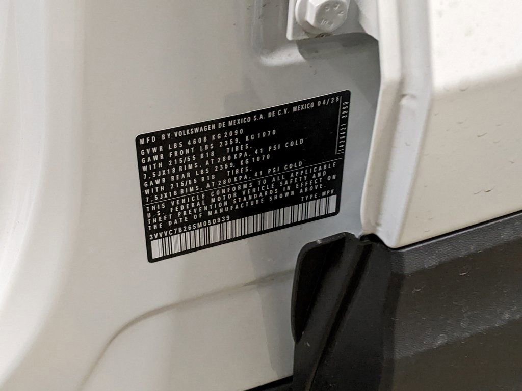 New 2025 Volkswagen Taos SE image 30