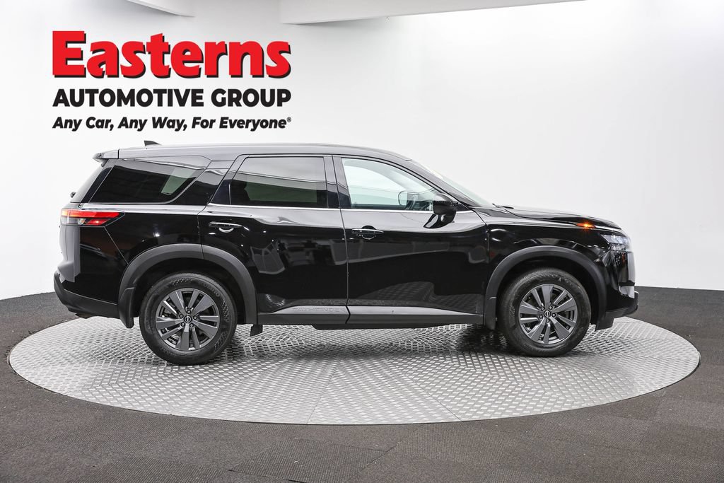 Used 2024 Nissan Pathfinder S AWD/4WD image 4