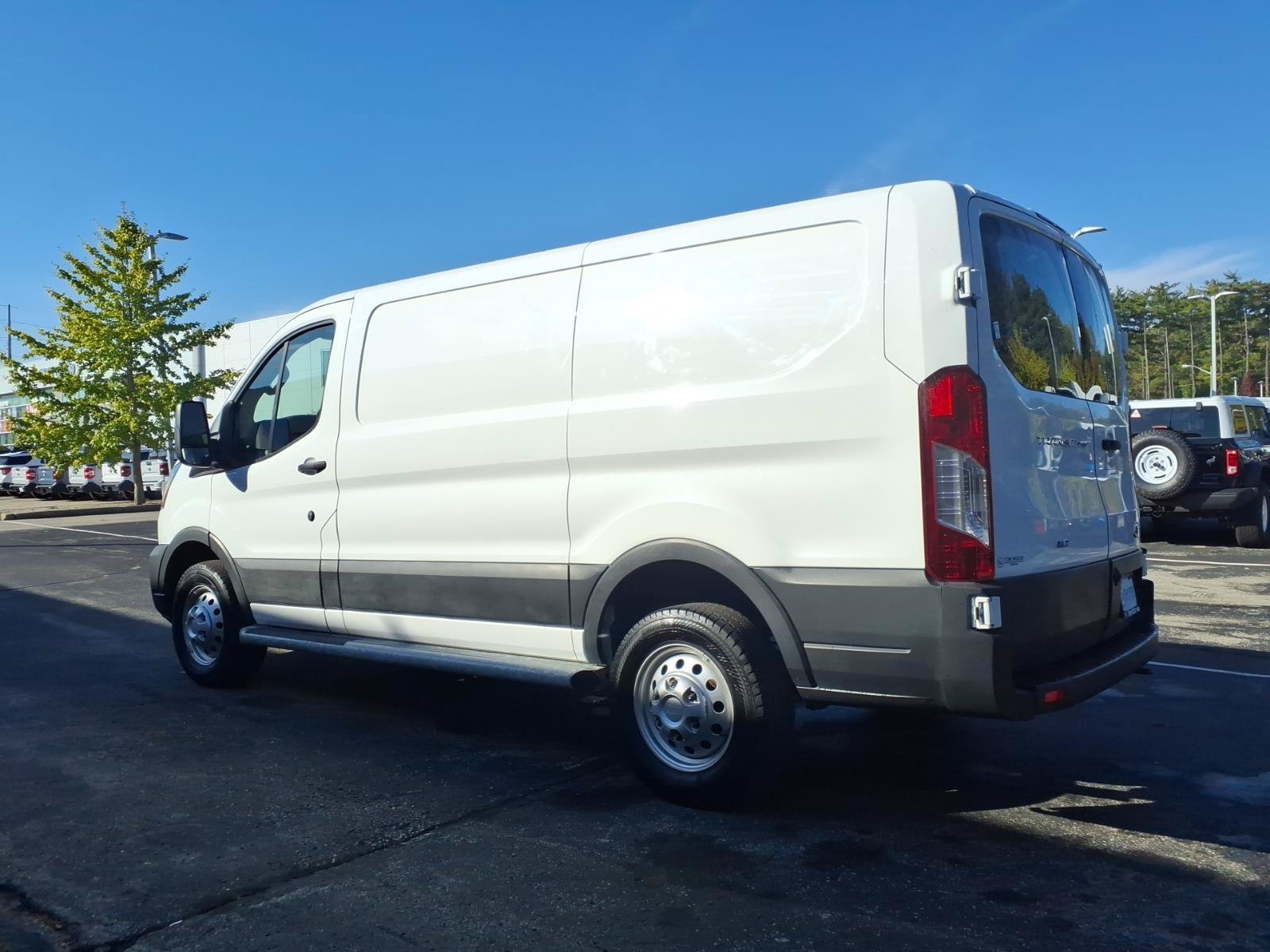 Used 2023 Ford Transit 250 Low Roof AWD w/ Exterior Upgrade Package image 7