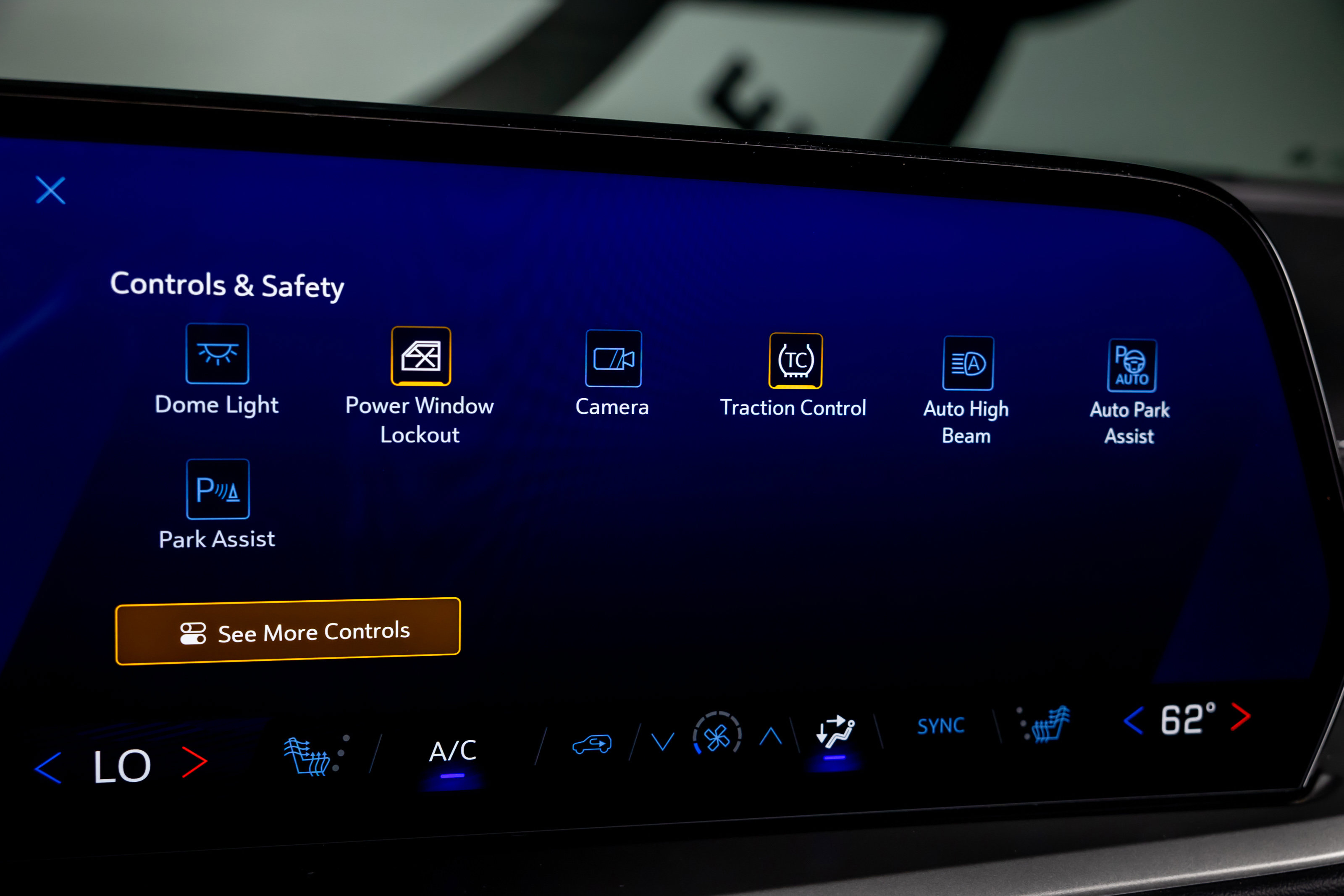 Used 2025 Chevrolet Traverse LT w/ Enhanced Driving Package image 27