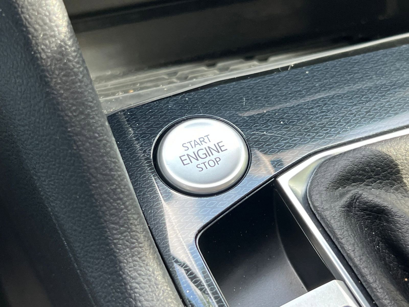 Used 2025 Volkswagen Taos SE image 23