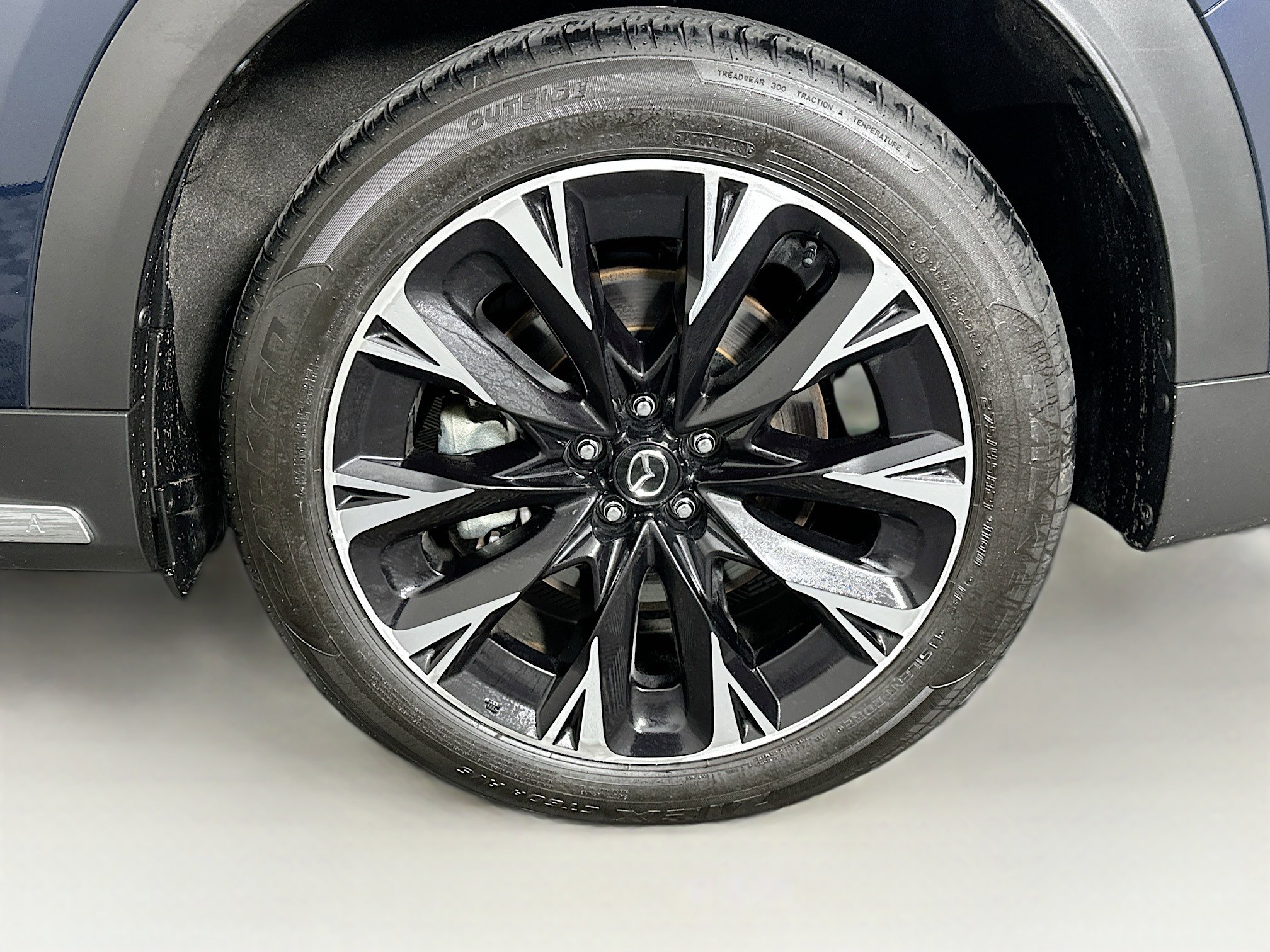 Used 2024 MAZDA CX-90 Plug-In Hybrid w/ Premium Pkg image 11