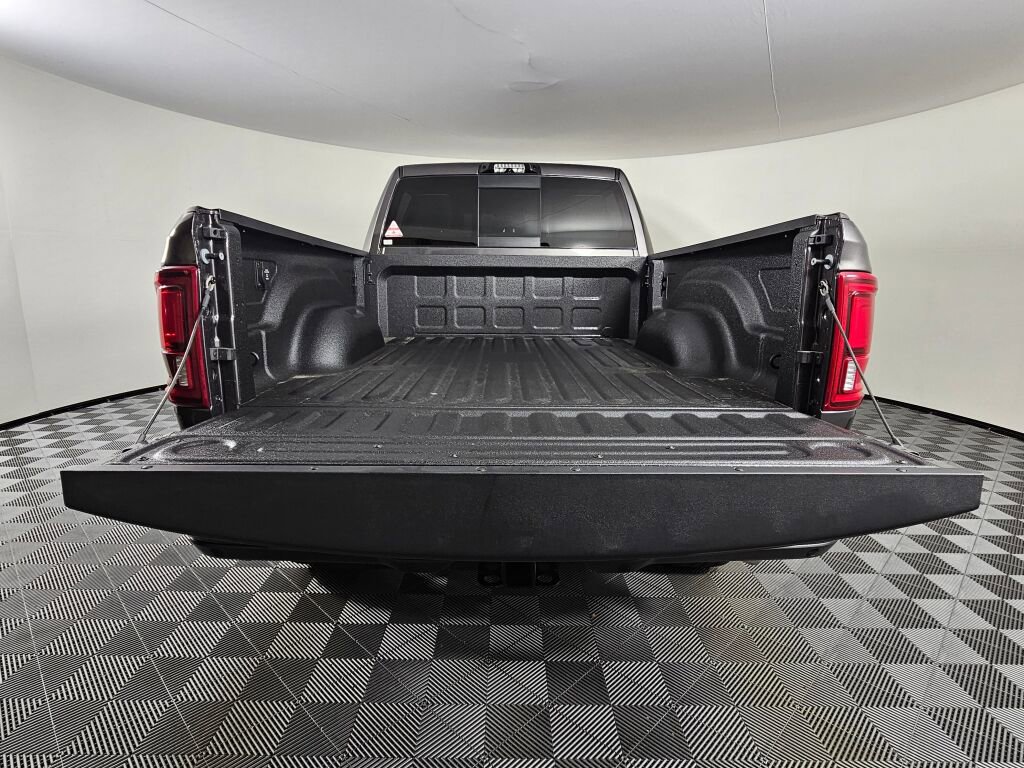 New 2026 RAM 2500 Laramie w/ Night Edition AWD/4WD image 16