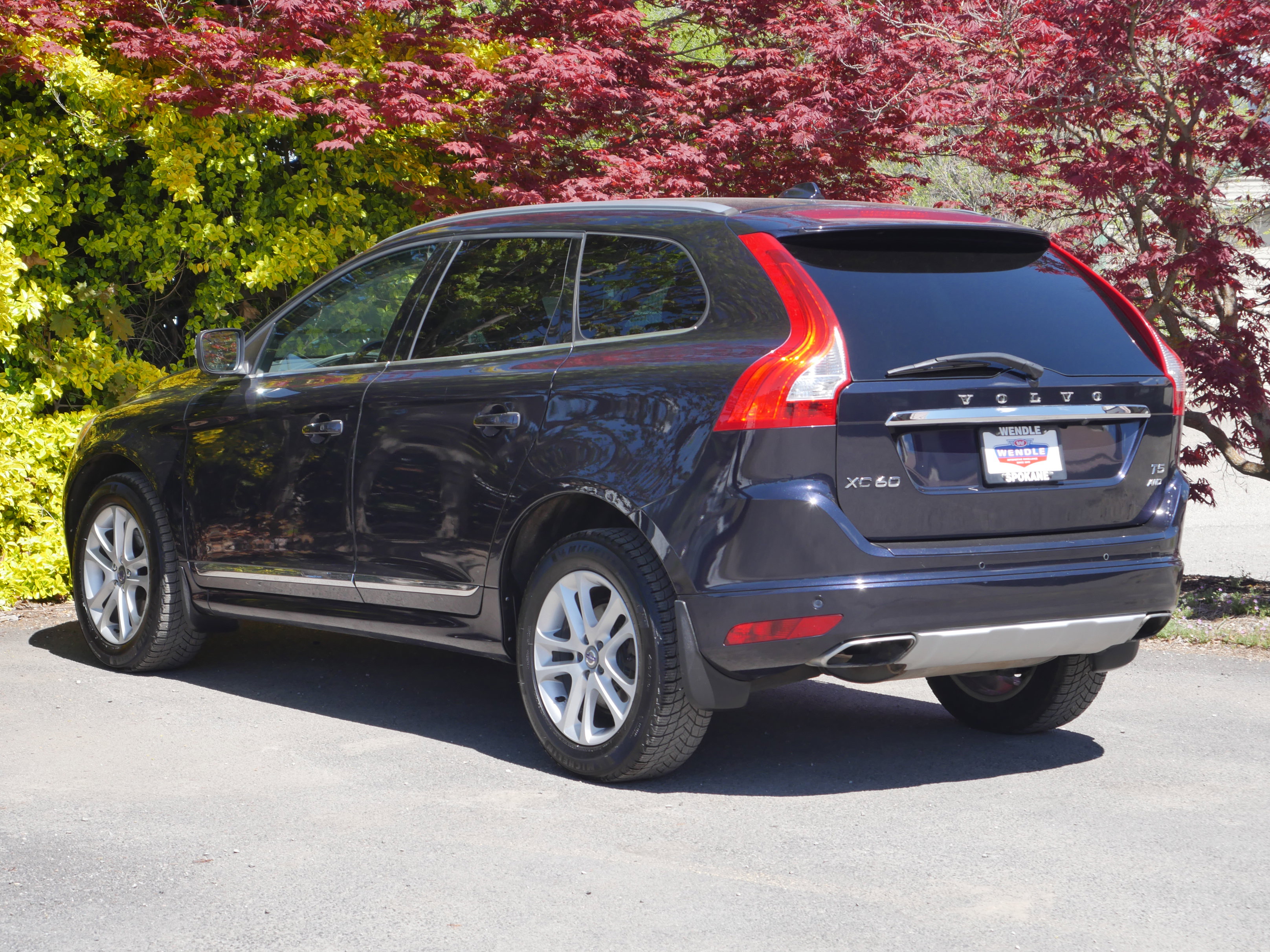 Used 2017 Volvo XC60 T5 Inscription w/ Advanced Package AWD/4WD image 11