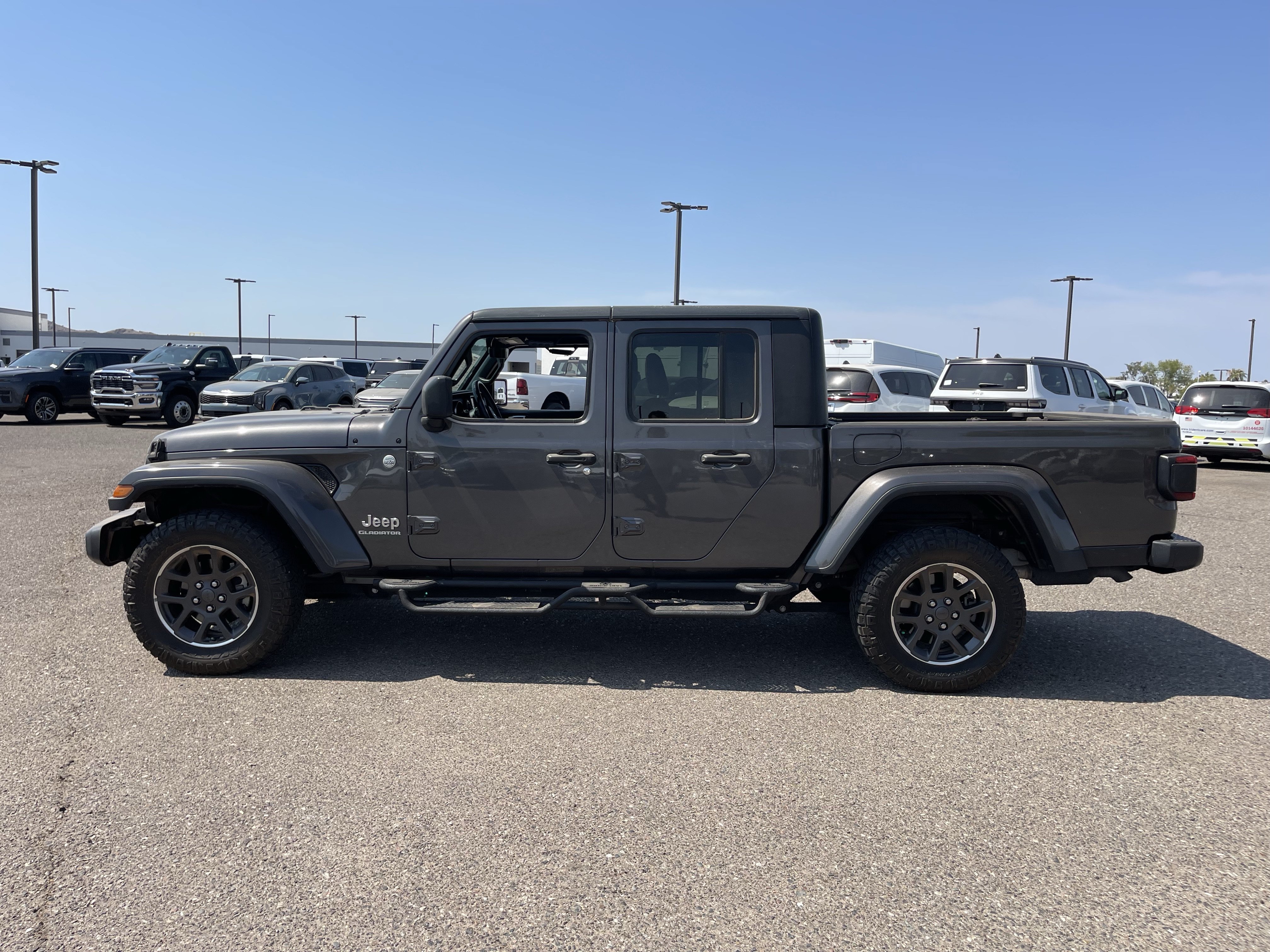Used 2020 Jeep Gladiator Overland AWD/4WD image 3