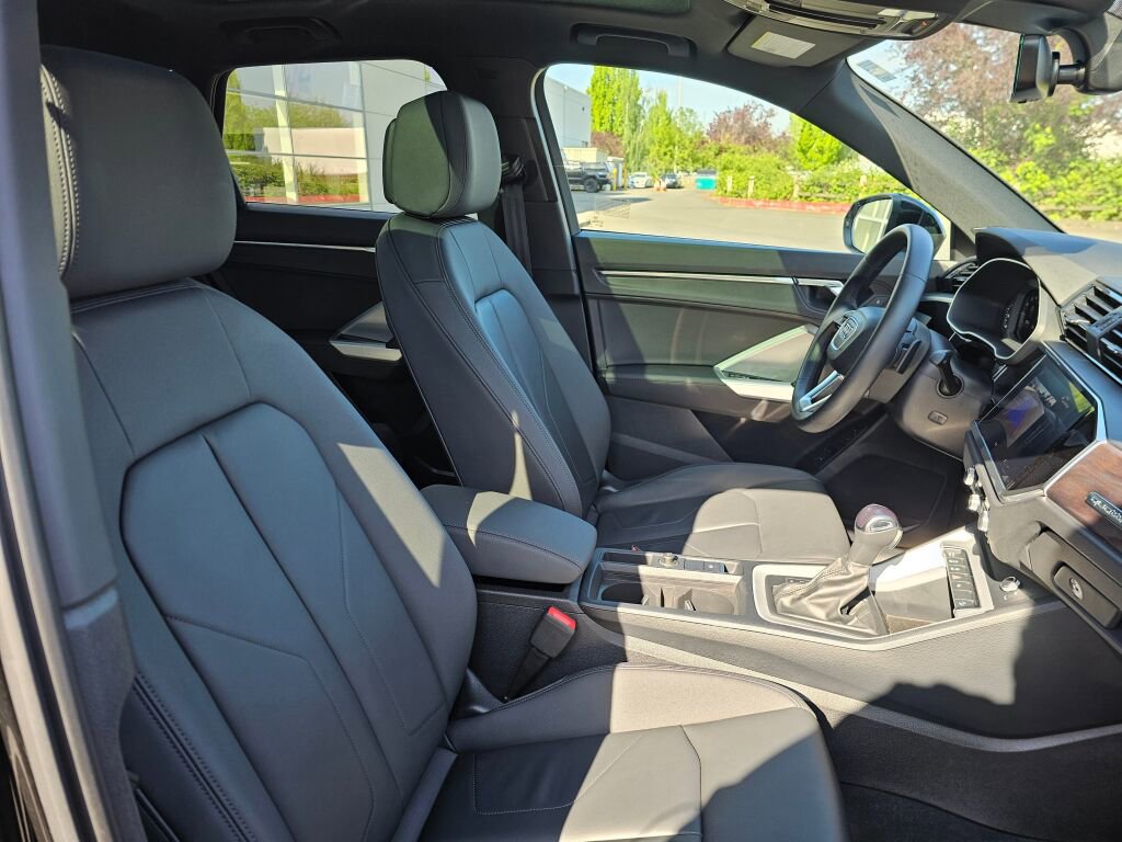 Used 2022 Audi Q3 2.0T Premium w/ Convenience Package AWD/4WD image 11